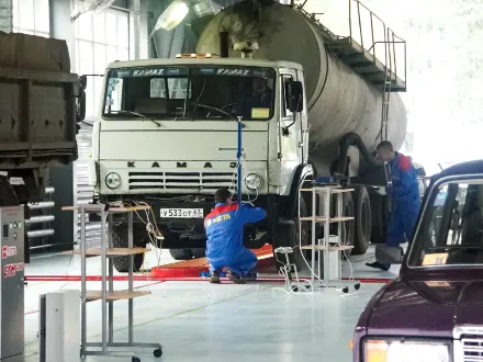 ЛТК-С 13000.01 – автоматизированная универсальная линия технического контроля для проверки технического состояния автомобилей с нагрузкой на ось до 13 тонн