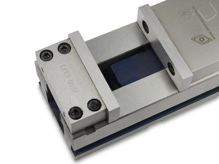 Тиски станочные CNCM QM1680N, губки 81.2 мм